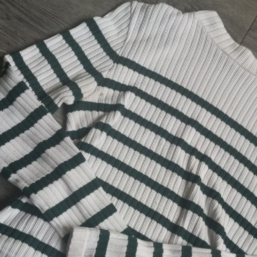 Striped Ribbed Sweater - White and Green - Picture 3 of 3